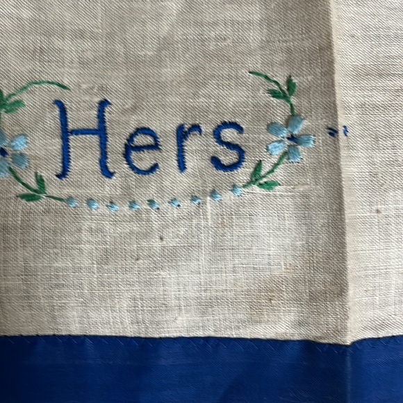 NEW OLD STOCK Vintage Embroidered His & Hers Hand Towels Pure Linen Blue Floral - Picture 9 of 9